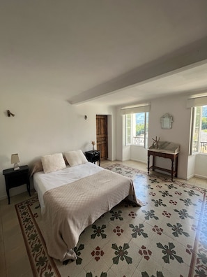 3 habitaciones, tabla de planchar con plancha y wifi gratis 
