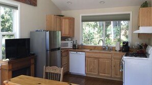 A kitchen with wooden cabinets, a refrigerator, microwave, dishwasher, and a stove. - ~AMITABHA~ Wine Country Cottage! Perfectly Located in Santa Rosa (Santa Rosa)
