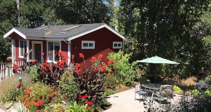 ~AMITABHA~ Wine Country Cottage! Perfectly Located in Santa Rosa