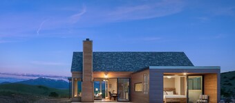 Private 2-Bedroom Guesthouse with Amazing Mountain Views. Wonderful for families