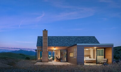 Private 2-Bedroom Guesthouse with Amazing Mountain Views. Wonderful for families