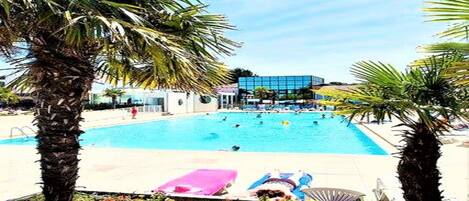 Een verwarmd zwembad