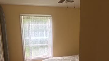 2 bedrooms, travel crib, free WiFi, bed sheets