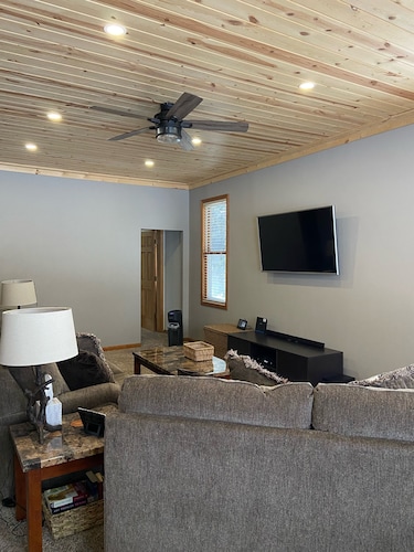 Your UP Retreat w/ Garage!