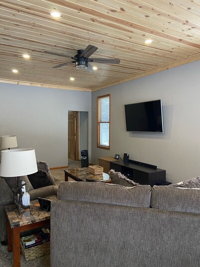 Your UP Retreat w/ Garage!