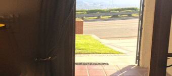 Burbank Hills Studio New with Views of City Lights!