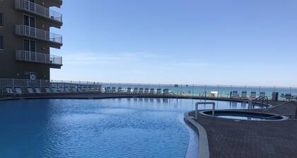 FALL SALE - BEACHFRONT, tolle Ausstattung, 1/2 Meile zu Geschäften & Restaurant