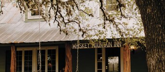 Historic 1869 Whiskey Mtn. Home Great Location- Sleeps 15-22 Great Location