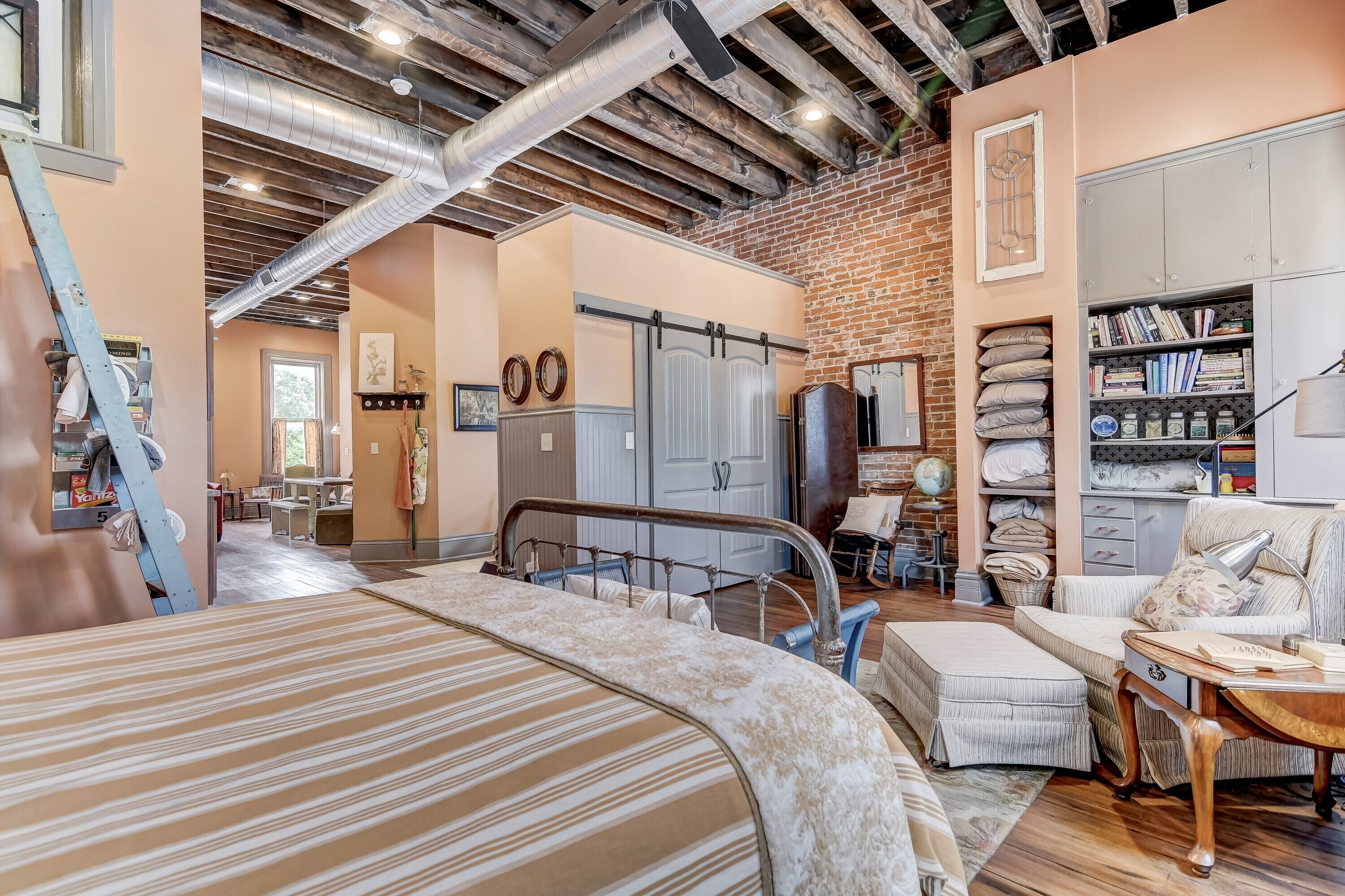 1 habitación, tabla de planchar con plancha, wifi y ropa de cama 