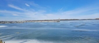 2 Bedroom Cottage 100 yards to water. Dock & Ramp.