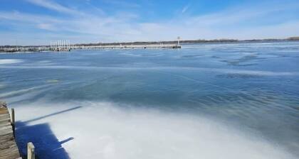 100 jaardin päässä vedestä, ilmainen telakka, Marblehead Cottage @ East Harbor