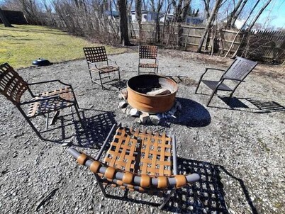 2 Bedroom Cottage 100 yards to water. Dock & Ramp.