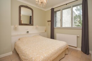2 chambres, fer et planche à repasser, lit parapluie, Wi-Fi gratuit