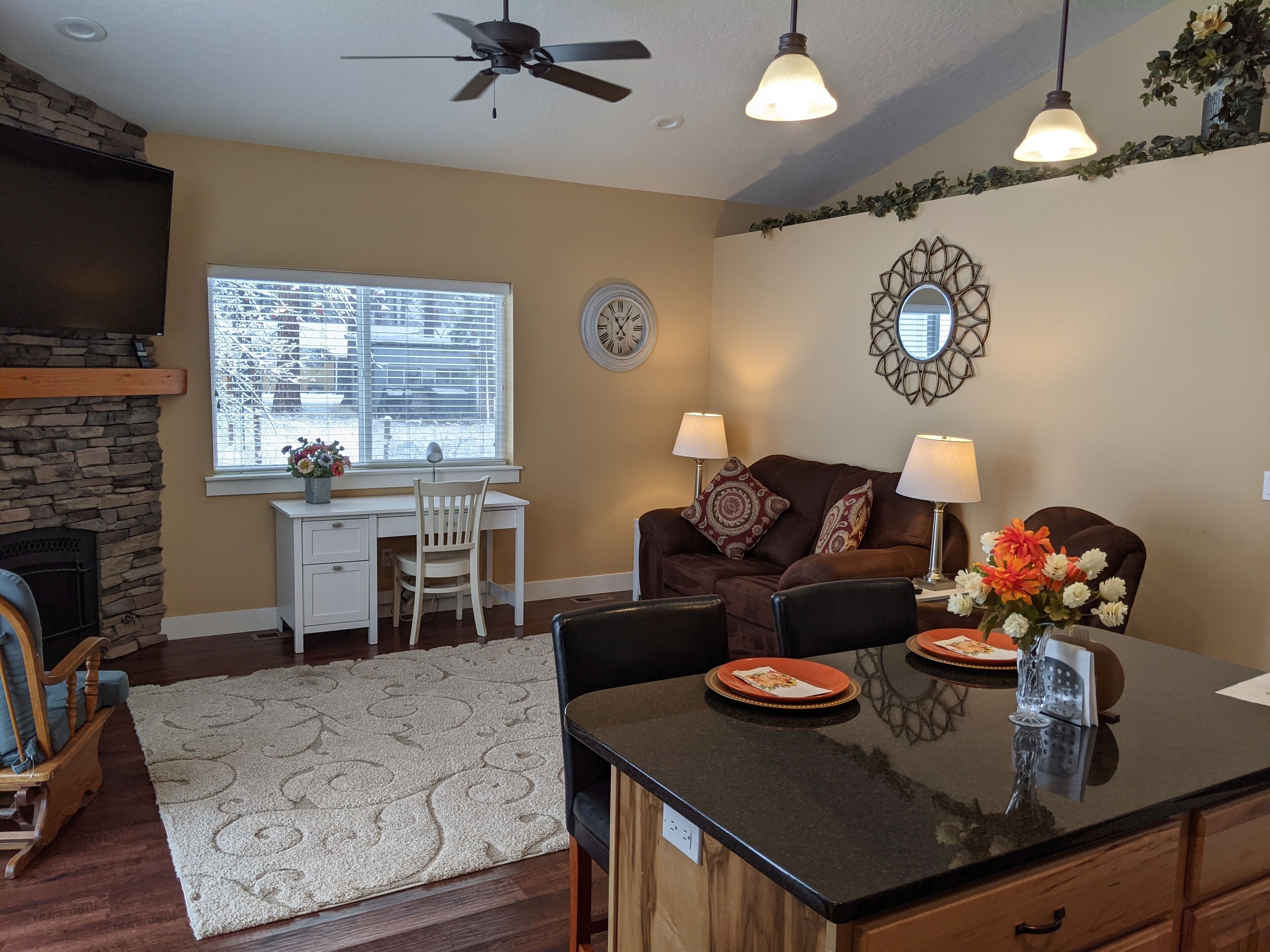 Flat-screen TV, fireplace