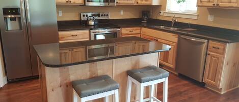 Refrigerador, microondas, horno y parrilla de estufa