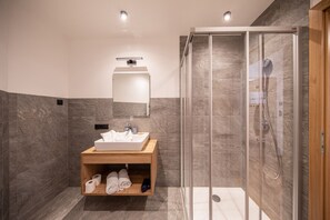 Exclusive-lejlighed - ikke-ryger - terrasse | Badeværelse | Hårtørrer, håndklæder, Toiletpapir