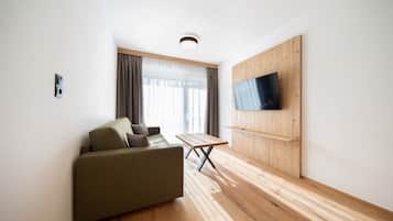 Exclusive Apartment, Non Smoking, Patio | 2 bedrooms, free WiFi, bed sheets