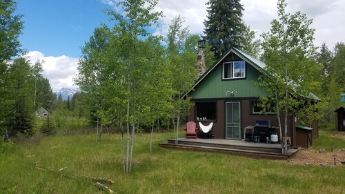 GLACIER GLAMPING! STEPS FROM THE POLEBRIDGE MERCANTILE!