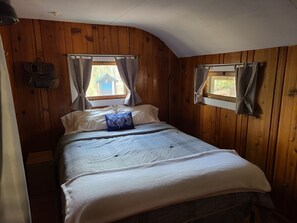 2 bedrooms, bed sheets