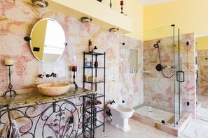 Combined shower/tub, jetted tub, hair dryer, bidet - Luxury 5BR designer home w/ private pool, newly renovated in Aug. '25 (Glendale)