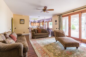 Smart-TV, peis, videospill og DVD-spiller