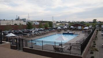 Piscine extérieure, piscine chauffée