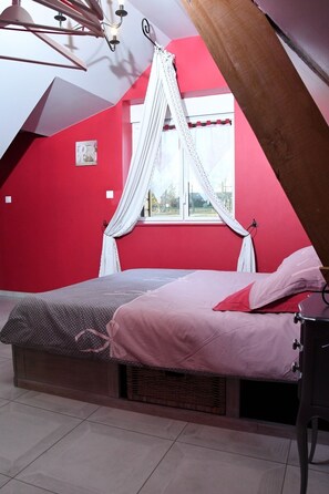 4 Schlafzimmer, Schreibtisch, Bügeleisen/Bügelbrett, kostenloses WLAN
