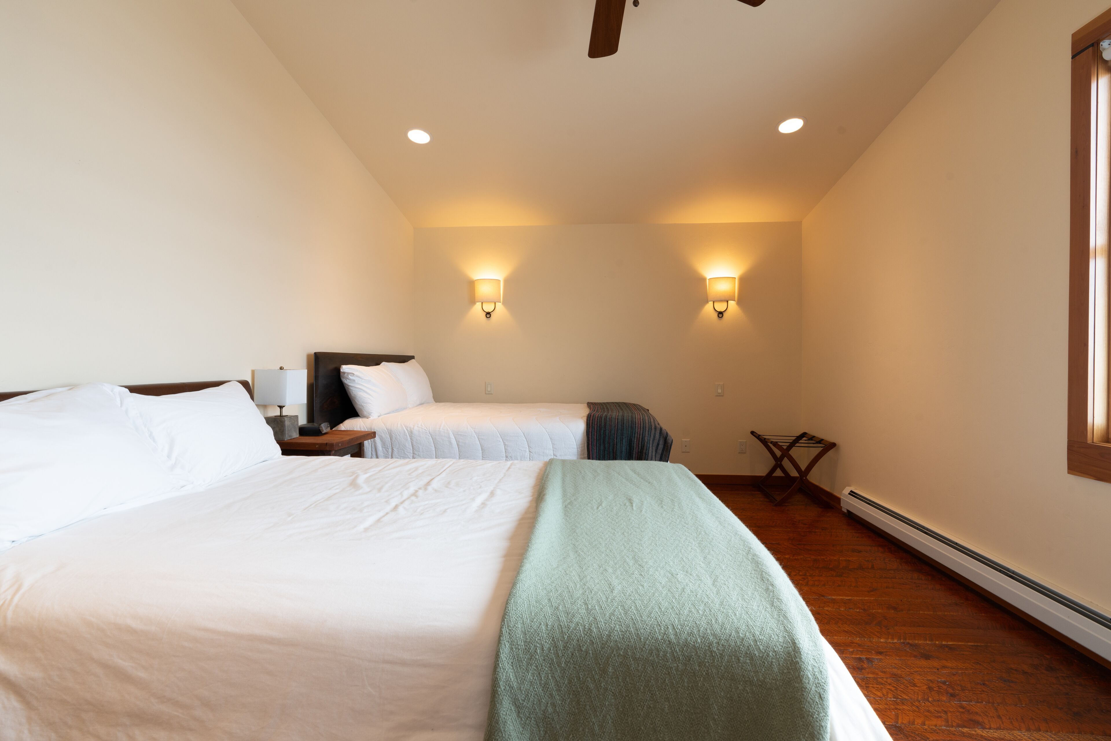 1 Schlafzimmer, Schreibtisch, Bügeleisen/Bügelbrett, Reisekinderbett