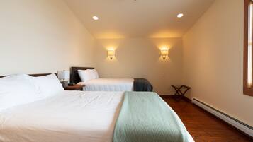 1 Schlafzimmer, Schreibtisch, Bügeleisen/Bügelbrett, Reisekinderbett