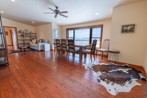 スマートテレビ、テレビゲーム、DVD プレーヤー、書庫