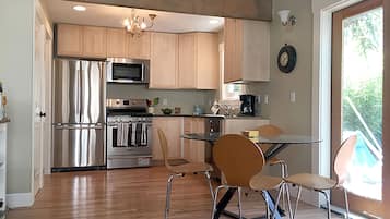 Coffee/tea maker, fridge, microwave, oven