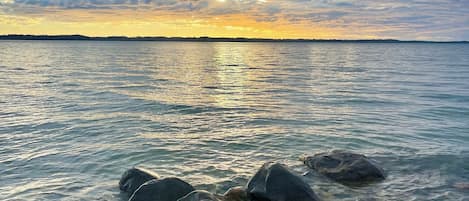 Beach nearby, sun-loungers
