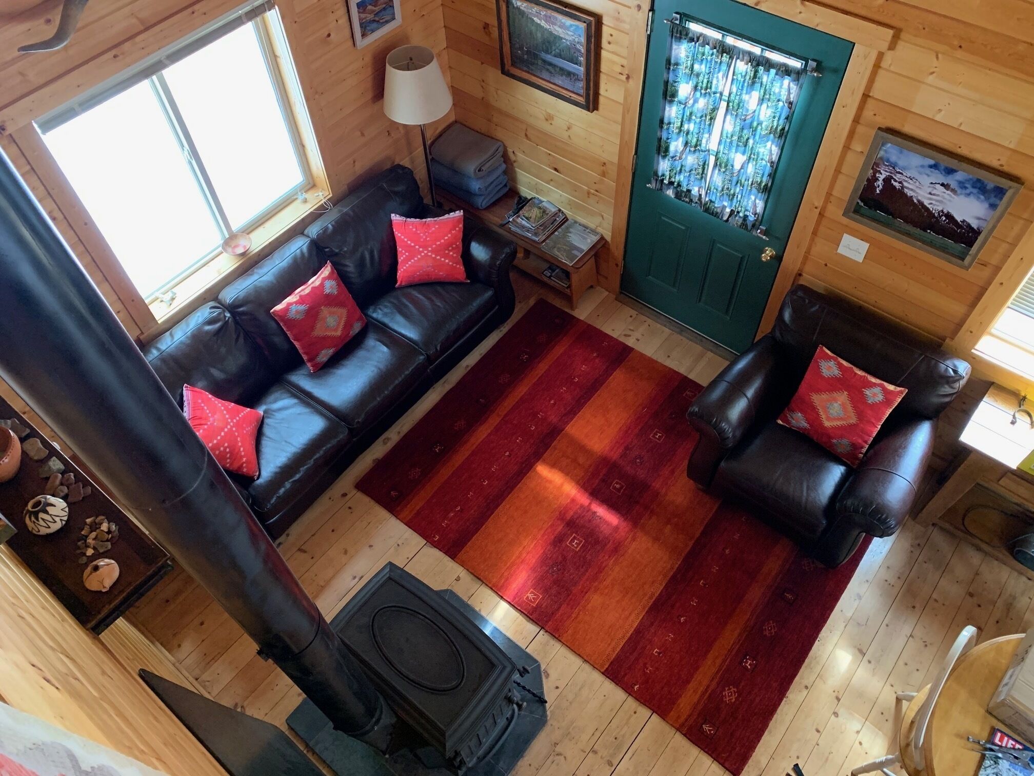 TV connectée, lecteur de DVD, livres, vidéothèque