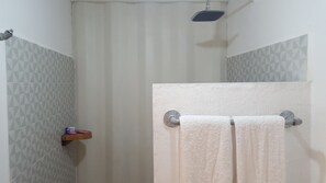 Standard Single Room, 1 Queen Bed | Bathroom shower