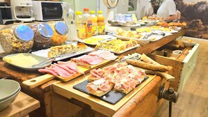 A buffet with various food items and condiments. - Napoli Tree - Lungomare (Naples)