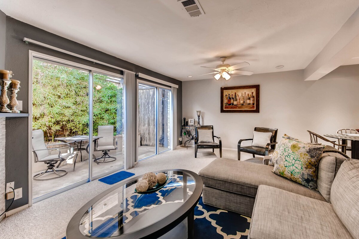 Uptown welcoming 2+2 w/patio & Katy-trail access!