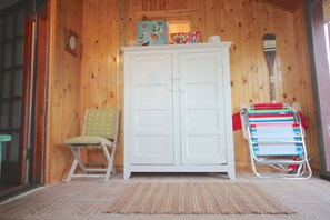 Interior - BEST LOCATION in CVX! 1.5 blocks from Lake MI Beach & DOWNTOWN CHARLEVOIX! (Charlevoix)