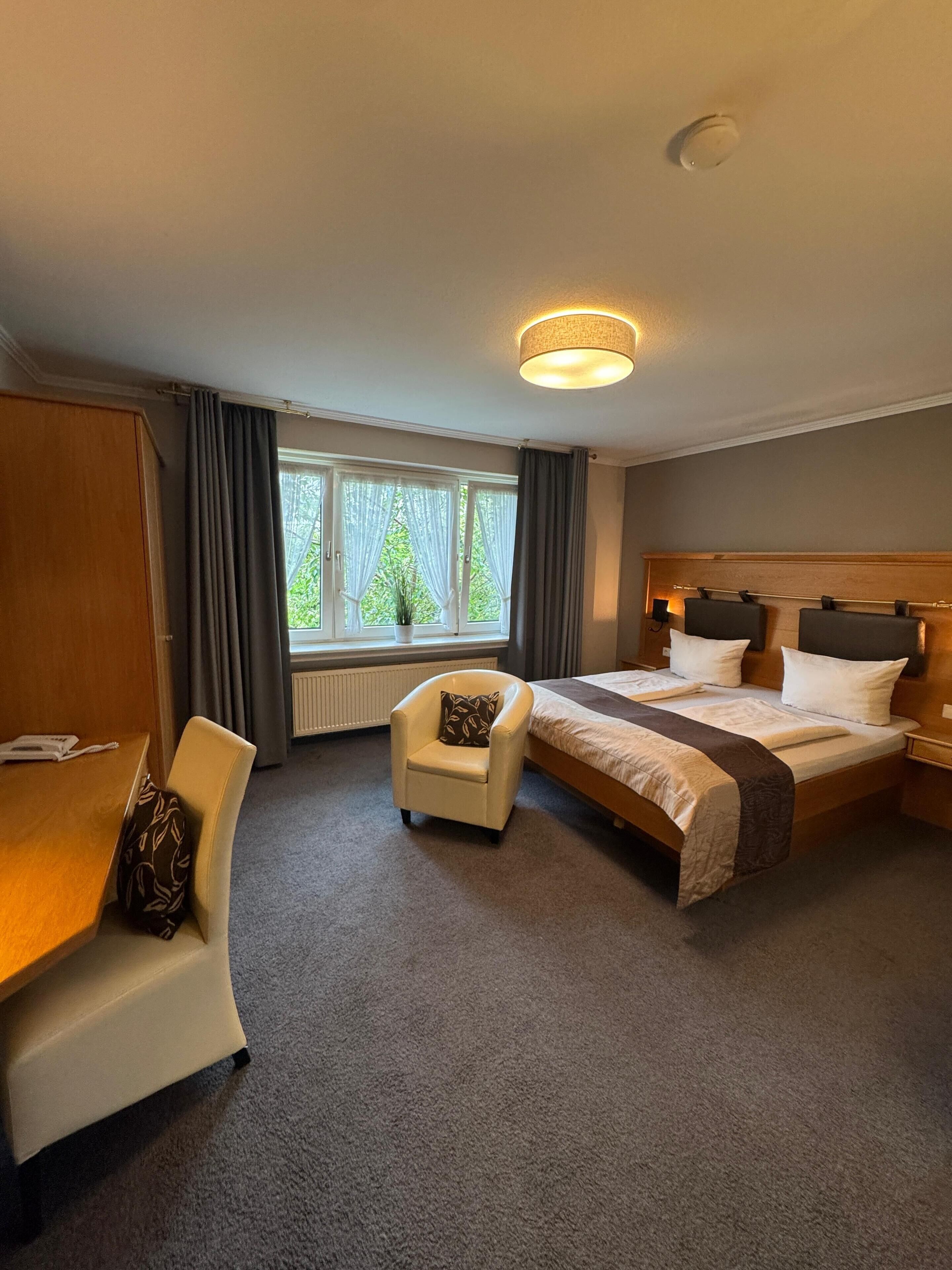 Deluxe Double Room | Hypo-allergenic bedding, in-room safe, desk, soundproofing