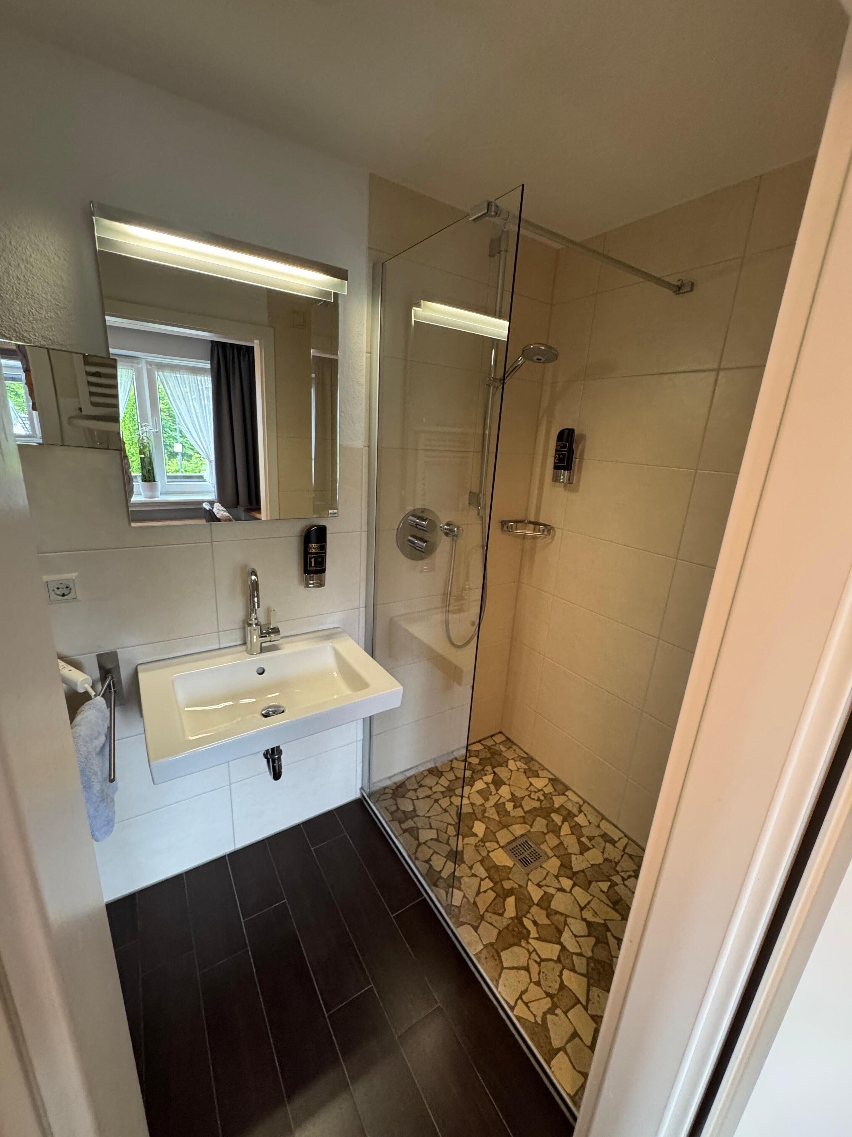 single room | bathroom | shower, free toiletries, bathrobes, towels