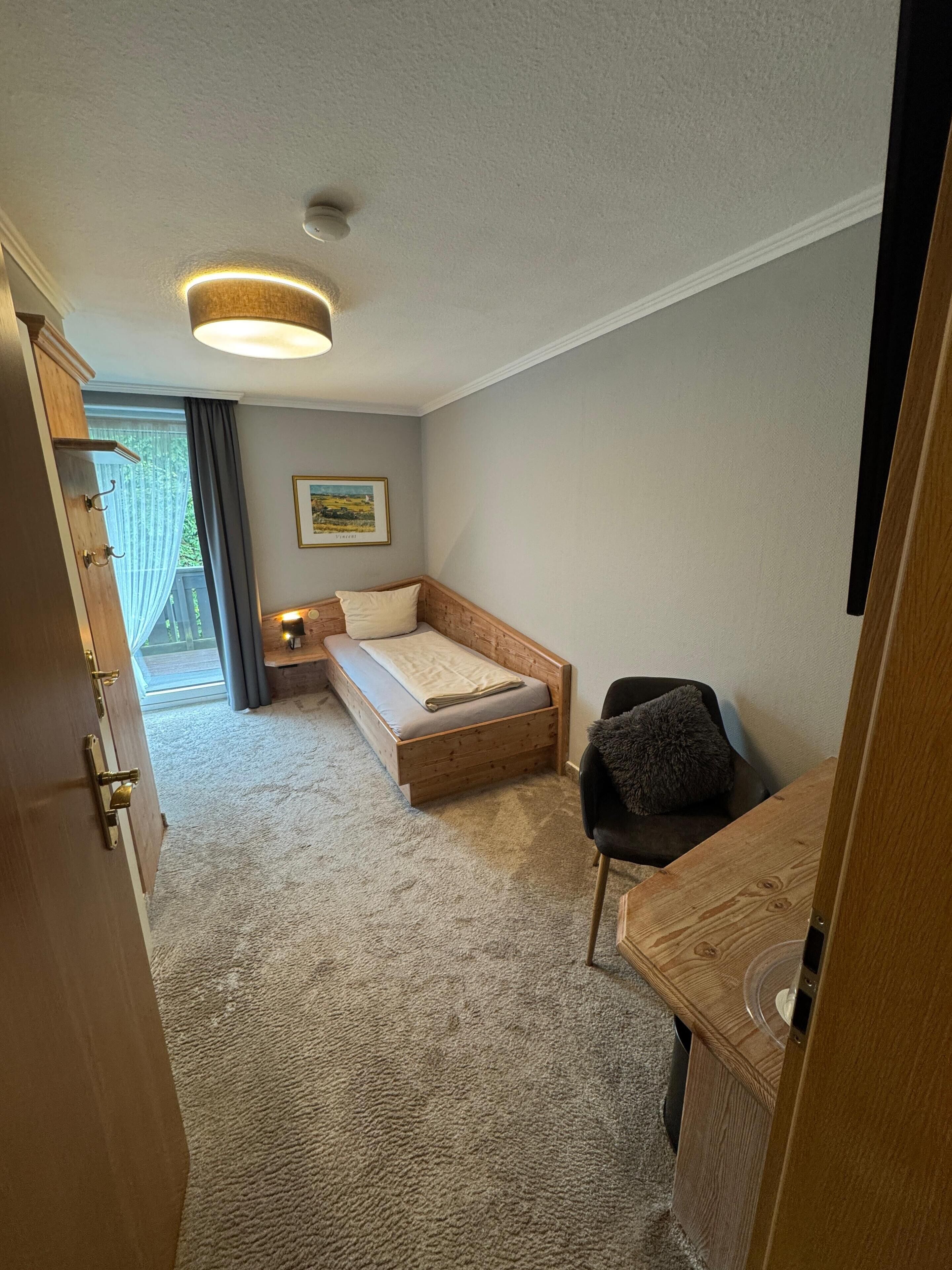 single room | 1 bedroom, hypo-allergenic bedding, in-room safe, desk