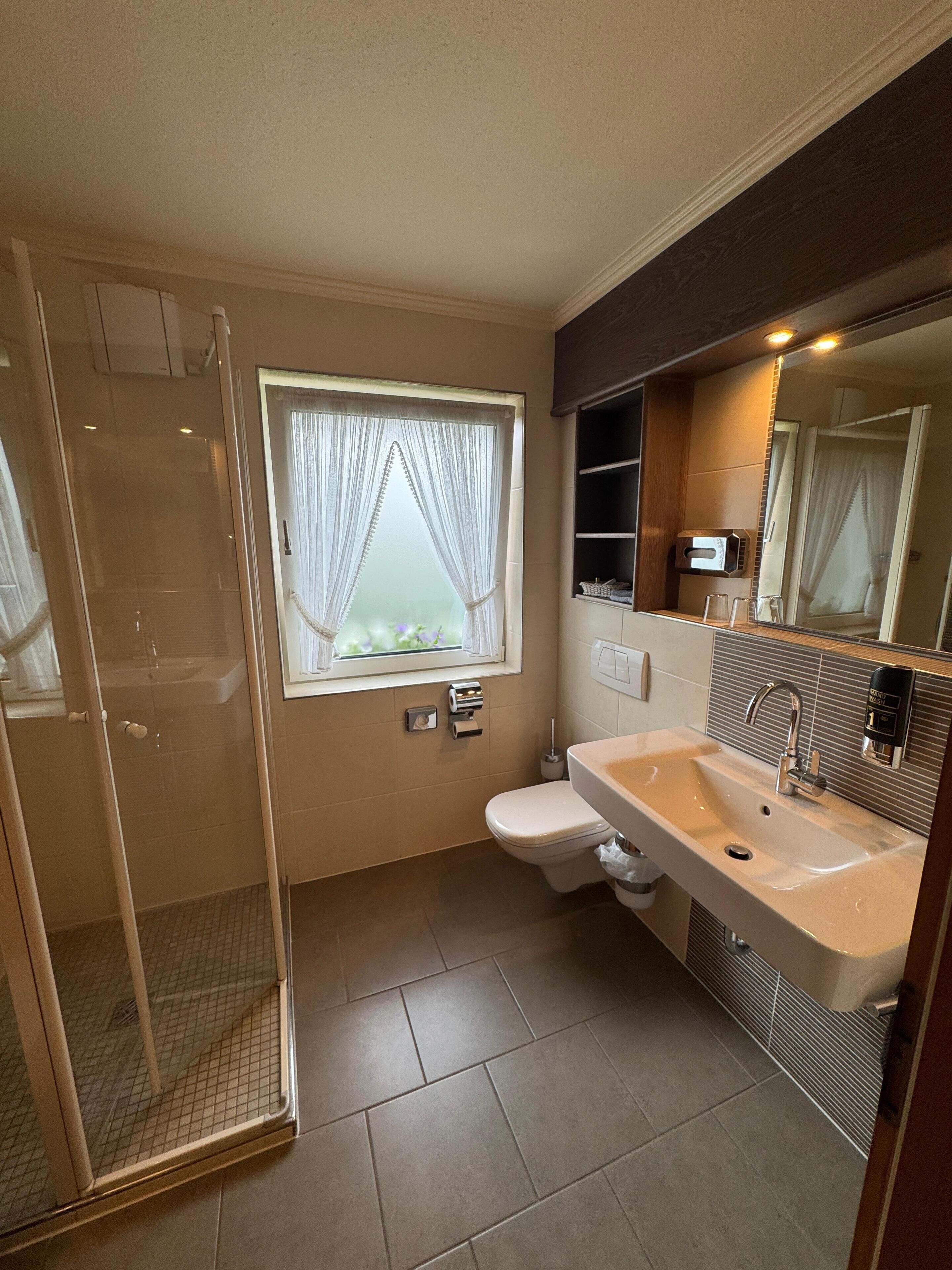 deluxe double room | bathroom | shower, free toiletries, bathrobes, towels