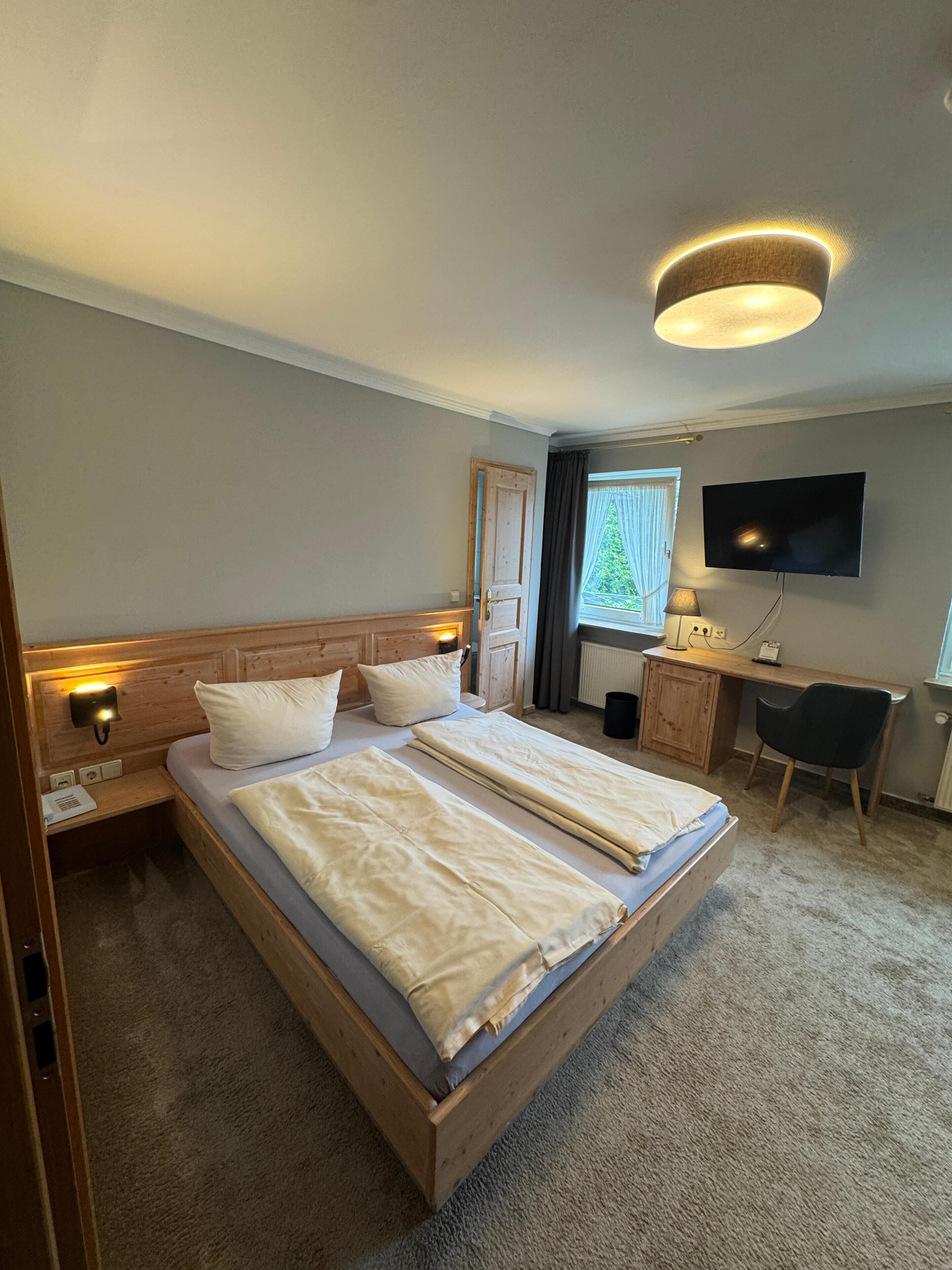 Allergikerbettwaren, Zimmersafe, Schreibtisch, schallisolierte Zimmer