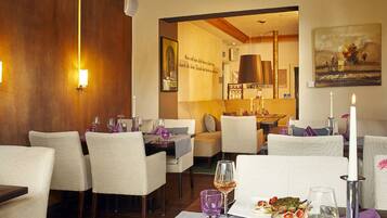 Se ofrece un desayuno bufé (20 EUR por persona)