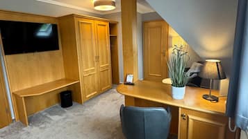 Comfort Double Room | Hypo-allergenic bedding, in-room safe, desk, soundproofing