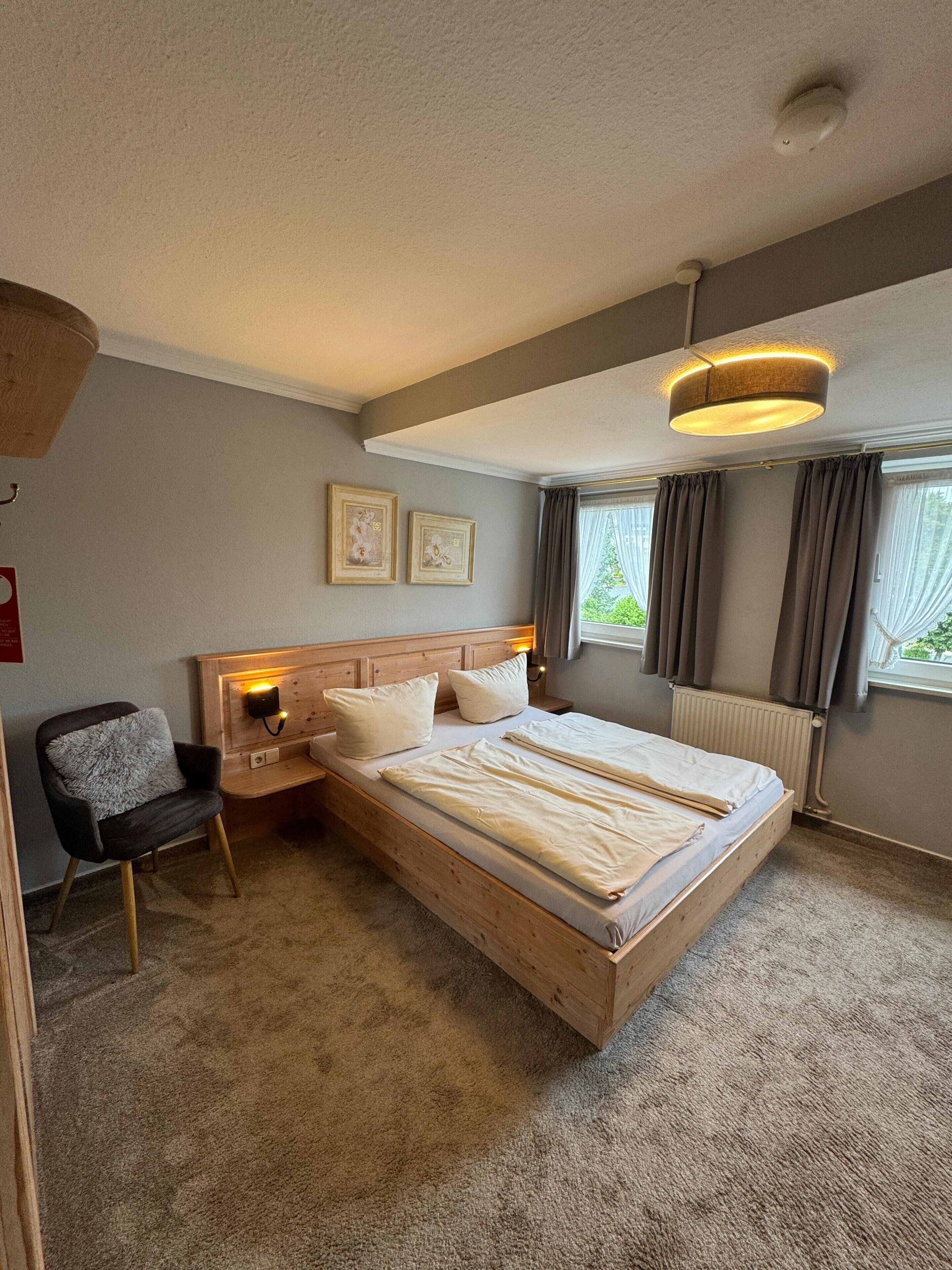 Chambre Double Standard | Literie hypoallergénique, coffres-forts dans les chambres, bureau