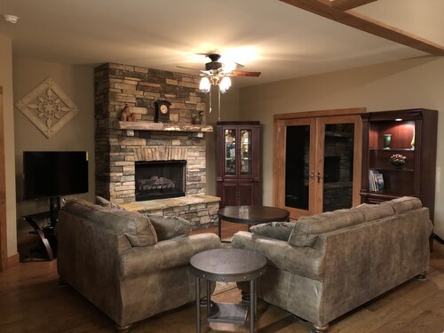 Beautiful Riverside Getaway