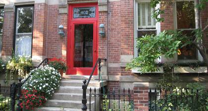 One block from Lincoln Park and the zoo