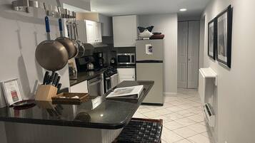 KylskÄp, mikrovÄgsugn, ugn och spishÀll