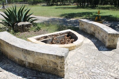 The Hondo Cabin @ Whiskey Mountain - 2 BD/1 Bath Great Location!