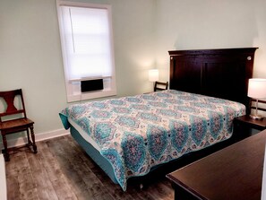 2 bedrooms, WiFi - Cottage 100 Yards from Water (Lakeside Marblehead)